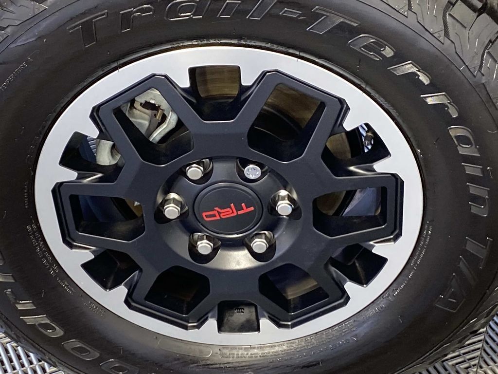 Used 2025 Toyota Tacoma TRD Off-Road AWD/4WD image 27