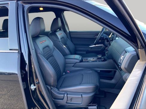 Used 2025 Nissan Pathfinder Rock Creek AWD/4WD image 9