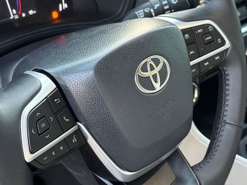 Used 2025 Toyota Grand Highlander AWD image 29