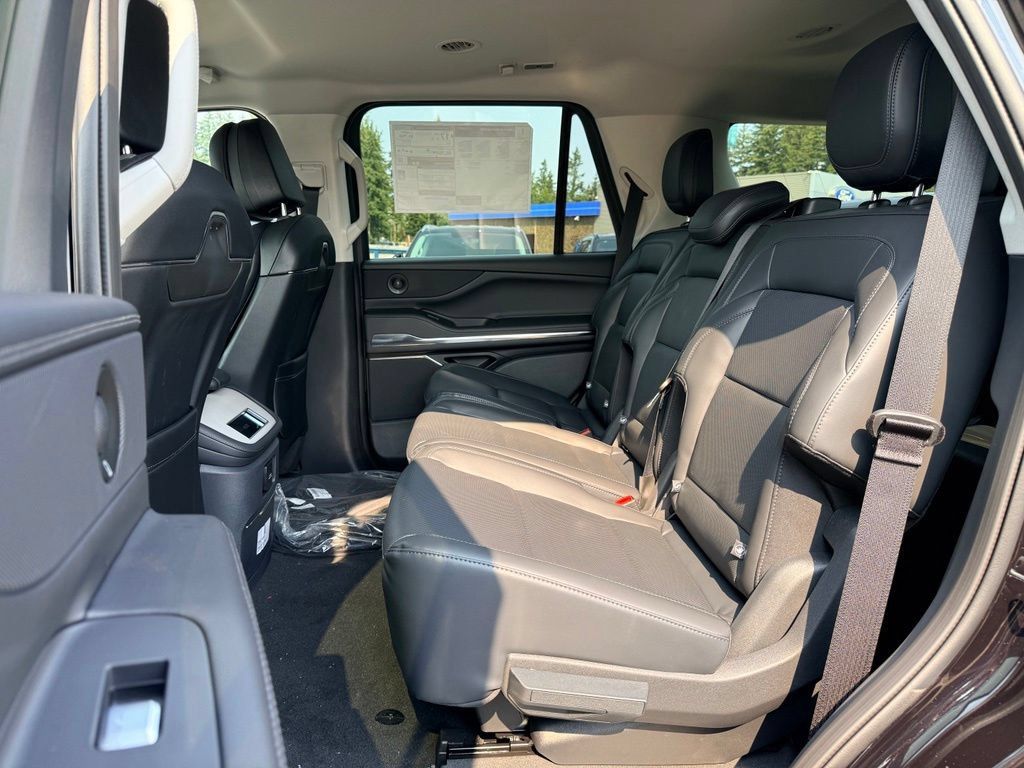 New 2027 Lincoln Navigator Premiere AWD/4WD image 11