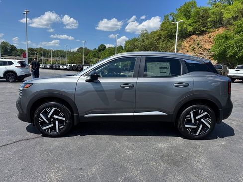 New 2026 Nissan Kicks SV w/ Charging Package FWD image 4