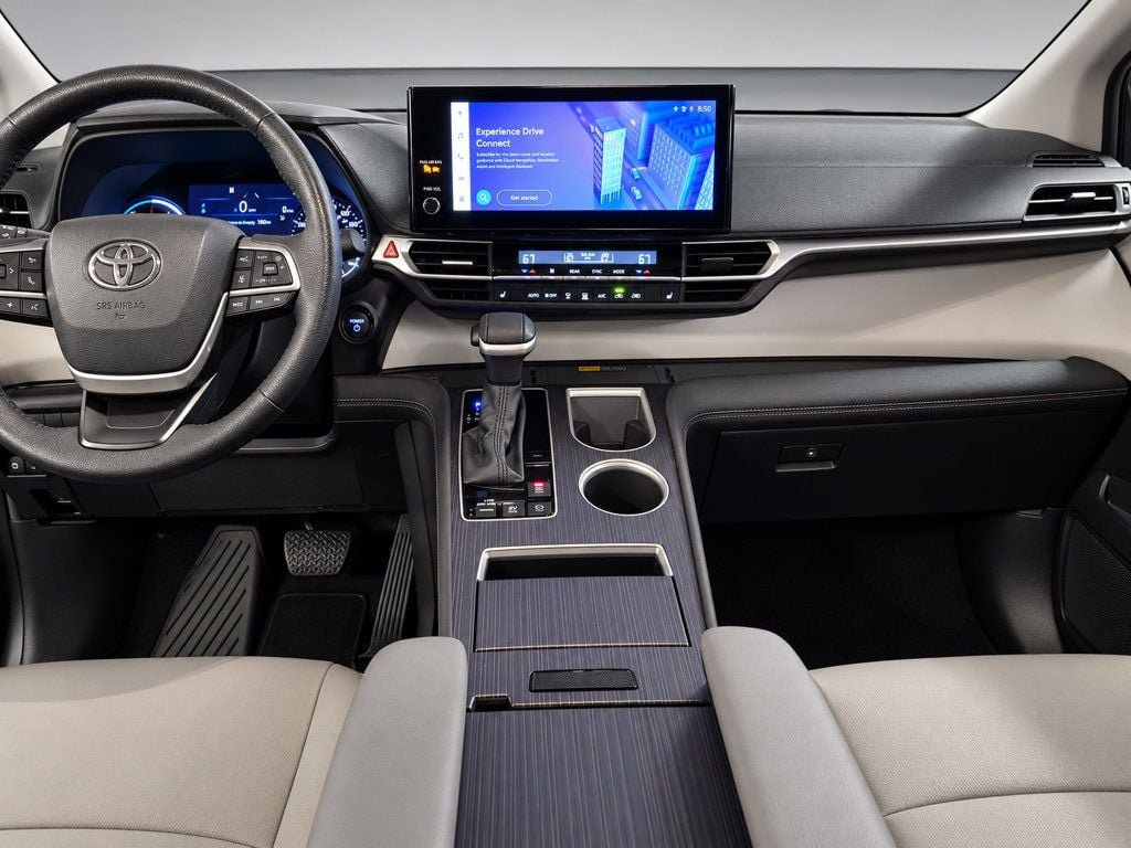Used 2025 Toyota Sienna XLE FWD image 33