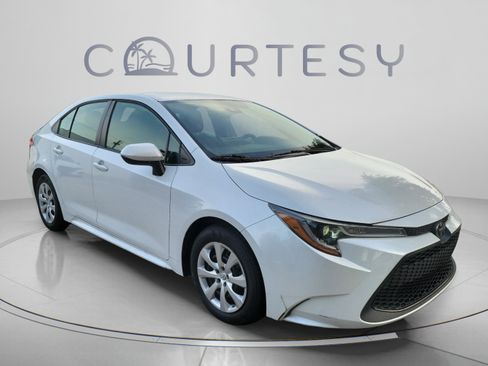 Used 2022 Toyota Corolla LE FWD image 5