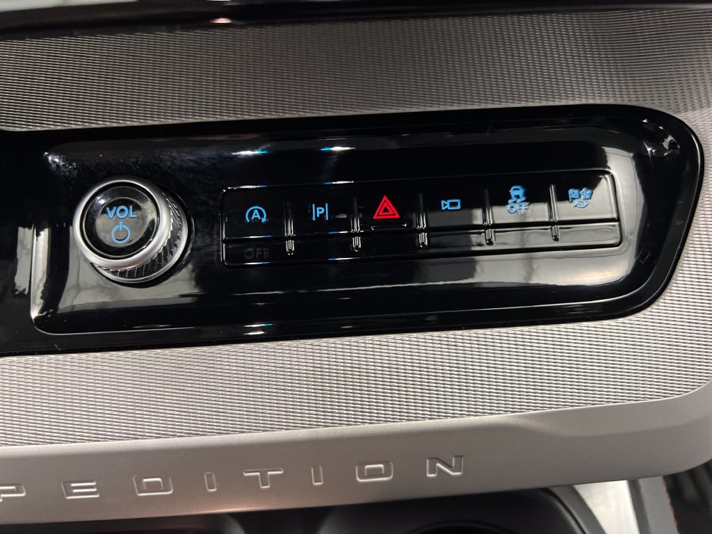 Used 2025 Ford Expedition Active RWD image 70