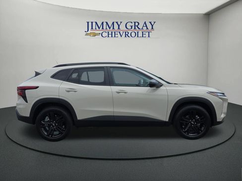 New 2026 Chevrolet Trax ACTIV w/ Sunroof Package FWD image 6