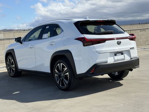 New 2026 Lexus UX 300h FWD image 8