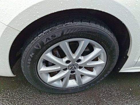Used 2013 Volkswagen Jetta SE FWD image 3