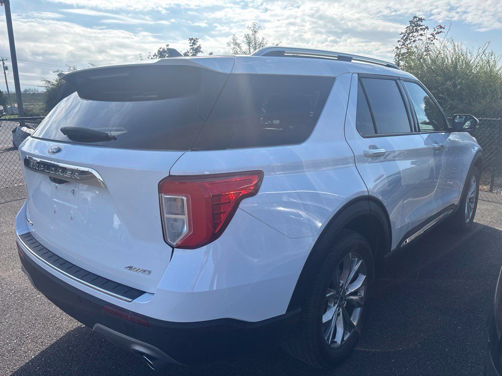 Used 2023 Ford Explorer Limited AWD/4WD image 3