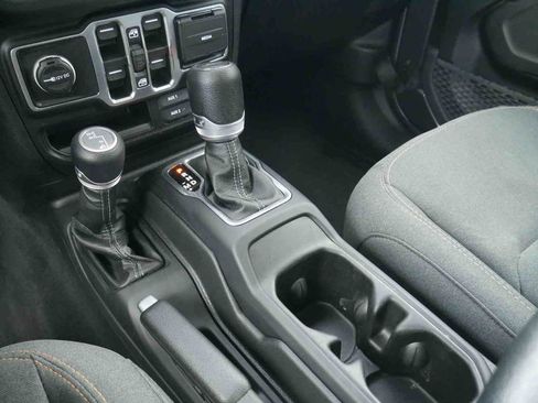 Used 2024 Jeep Wrangler Unlimited Sport AWD/4WD image 20