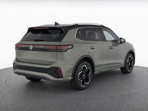 Used 2026 Volkswagen Tiguan SEL R-Line AWD/4WD image 7