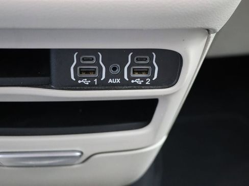 Used 2024 Chrysler Pacifica Touring-L image 24