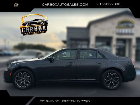 Used 2018 Chrysler 300 S AWD/4WD image 2