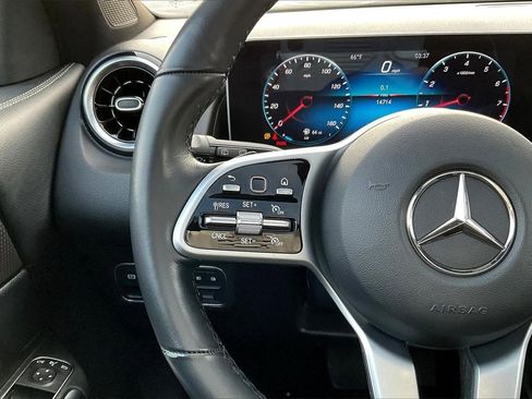 Used 2021 Mercedes-Benz GLB 250 4MATIC image 11