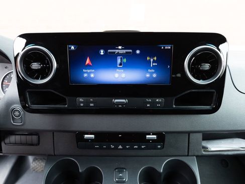 Used 2025 Mercedes-Benz Sprinter 2500 image 14