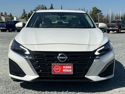 Used 2023 Nissan Altima 2.5 SL FWD image 11