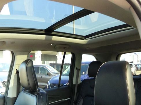 Used 2023 Jeep Grand Cherokee 4WD 4xe image 23