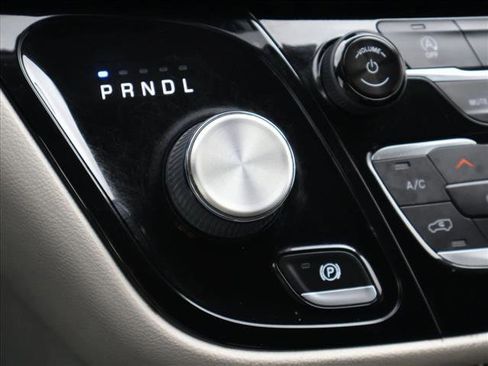 Used 2022 Chrysler Pacifica Touring-L FWD image 15