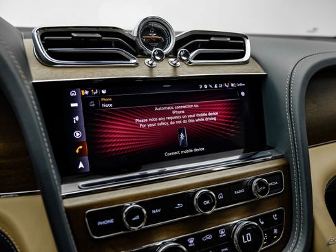 Used 2023 Bentley Bentayga Extended Wheelbase AWD/4WD image 77