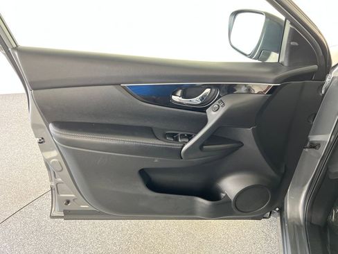 Used 2017 Nissan Rogue Sport SL w/ SL Premium Package FWD image 12