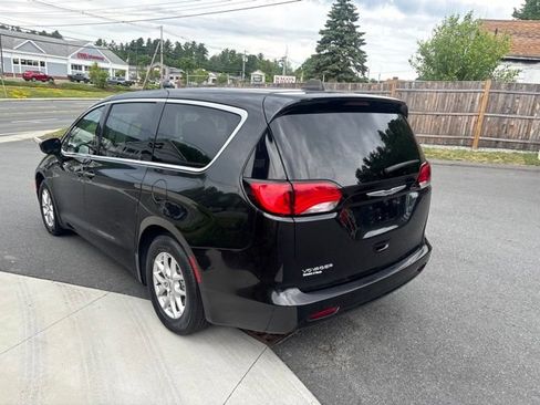 Used 2023 Chrysler Voyager LX FWD image 5