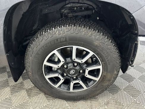 Used 2019 Toyota Tundra Limited w/ Limited Premium Package AWD/4WD image 13