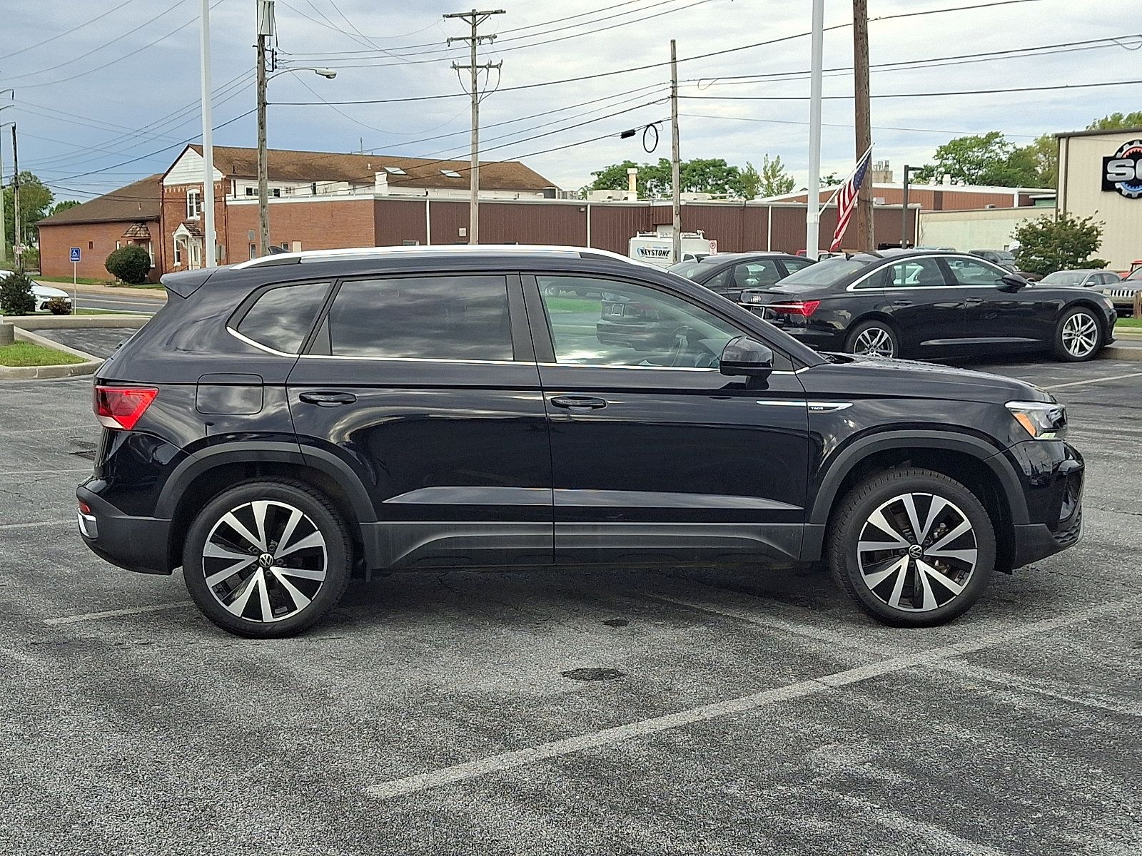 Used 2023 Volkswagen Taos SE FWD image 8