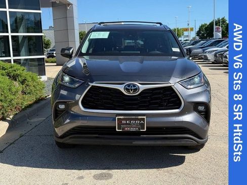 Used 2021 Toyota Highlander XLE AWD/4WD image 8