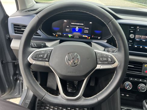 Certified 2023 Volkswagen Taos SE w/ Panoramic Sunroof Package FWD image 16