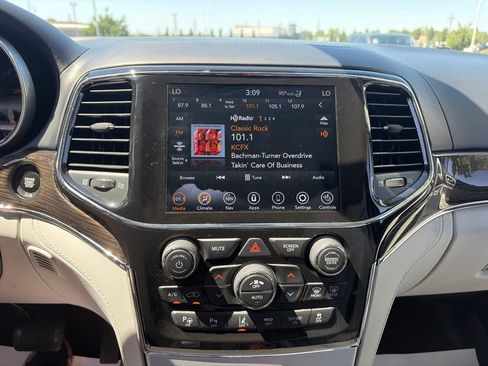 Used 2021 Jeep Grand Cherokee Summit AWD/4WD image 9