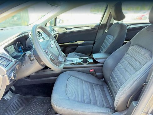 Used 2016 Ford Fusion SE FWD image 2