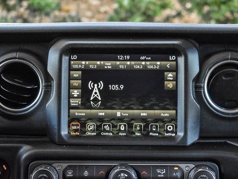 Used 2021 Jeep Wrangler Unlimited Sahara w/ Cold Weather Group image 13