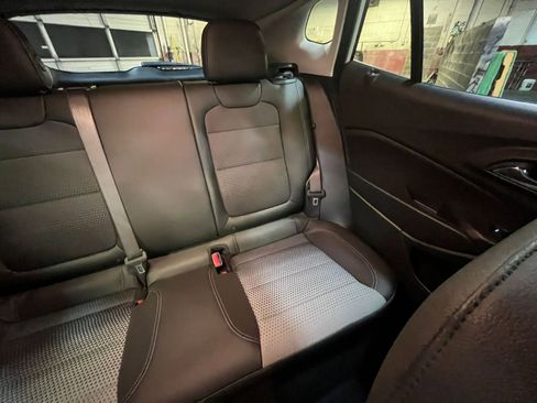 Used 2025 Chevrolet Trax LT w/ LT Convenience Package image 37