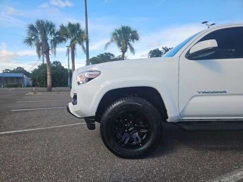Used 2021 Toyota Tacoma SR5 RWD image 18