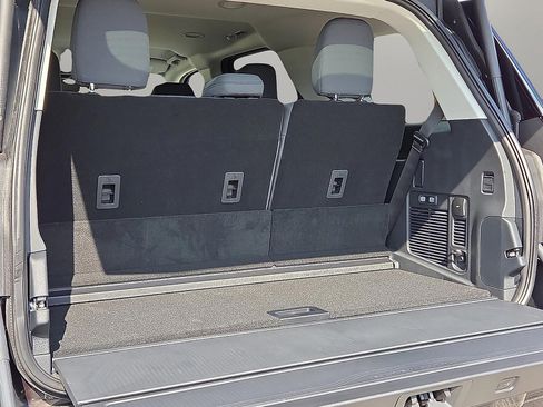 New 2025 Ford Expedition Active image 9