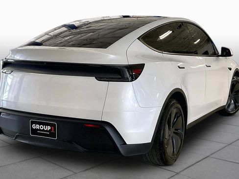 Used 2026 Tesla Model Y 2WD image 11