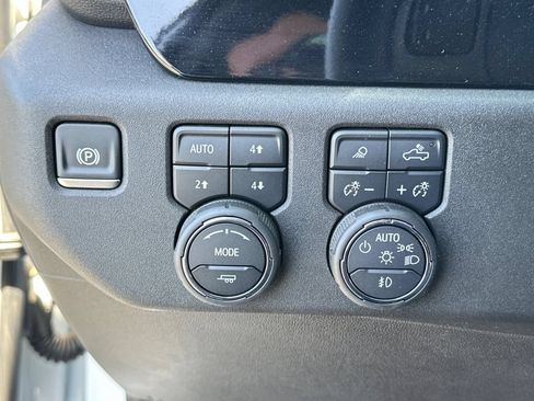 Used 2025 Chevrolet Silverado 2500 LTZ w/ LTZ Convenience Package AWD/4WD image 35