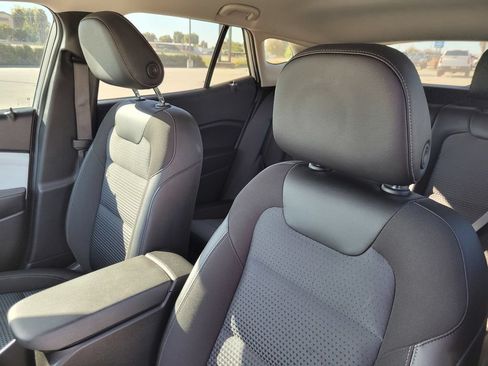 Used 2024 Chevrolet Trax LT w/ Driver Confidence Package FWD image 16