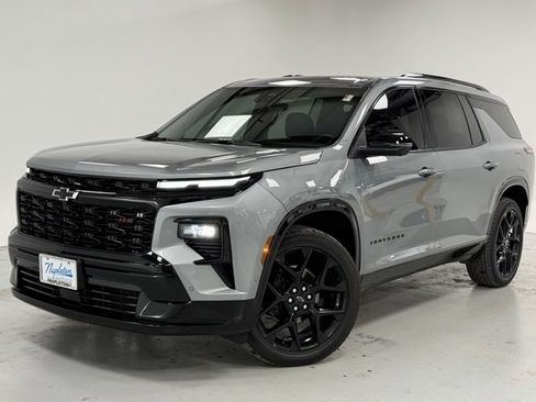 Used 2024 Chevrolet Traverse RS image 1