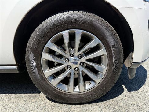 Used 2018 Ford Expedition Limited w/ Equipment Group 301A RWD image 11