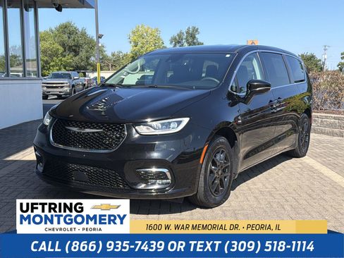 Used 2024 Chrysler Pacifica Touring-L FWD image 1