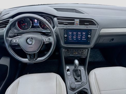 Used 2018 Volkswagen Tiguan SE w/ Panoramic Sunroof Package AWD/4WD image 15