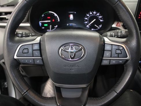 Used 2024 Toyota Sienna XLE image 36