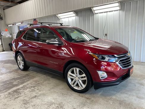 Used 2018 Chevrolet Equinox Premier FWD image 2