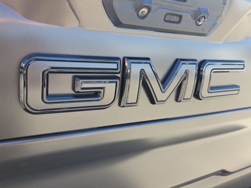 Used 2023 GMC Sierra 2500 Denali w/ Denali Ultimate Package AWD/4WD image 29