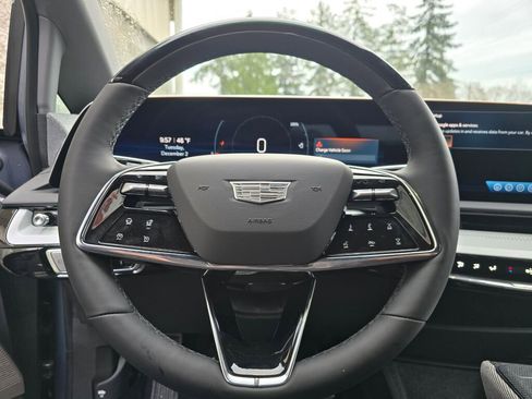 New 2026 Cadillac Optiq Luxury 2 image 19