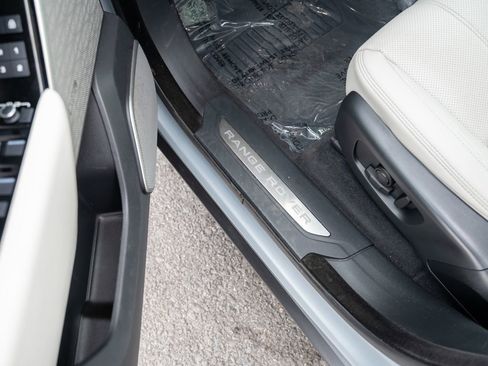 Certified 2023 Land Rover Range Rover Velar S image 17