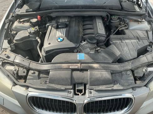 Used 2010 BMW 328i xDrive Sedan AWD/4WD image 17