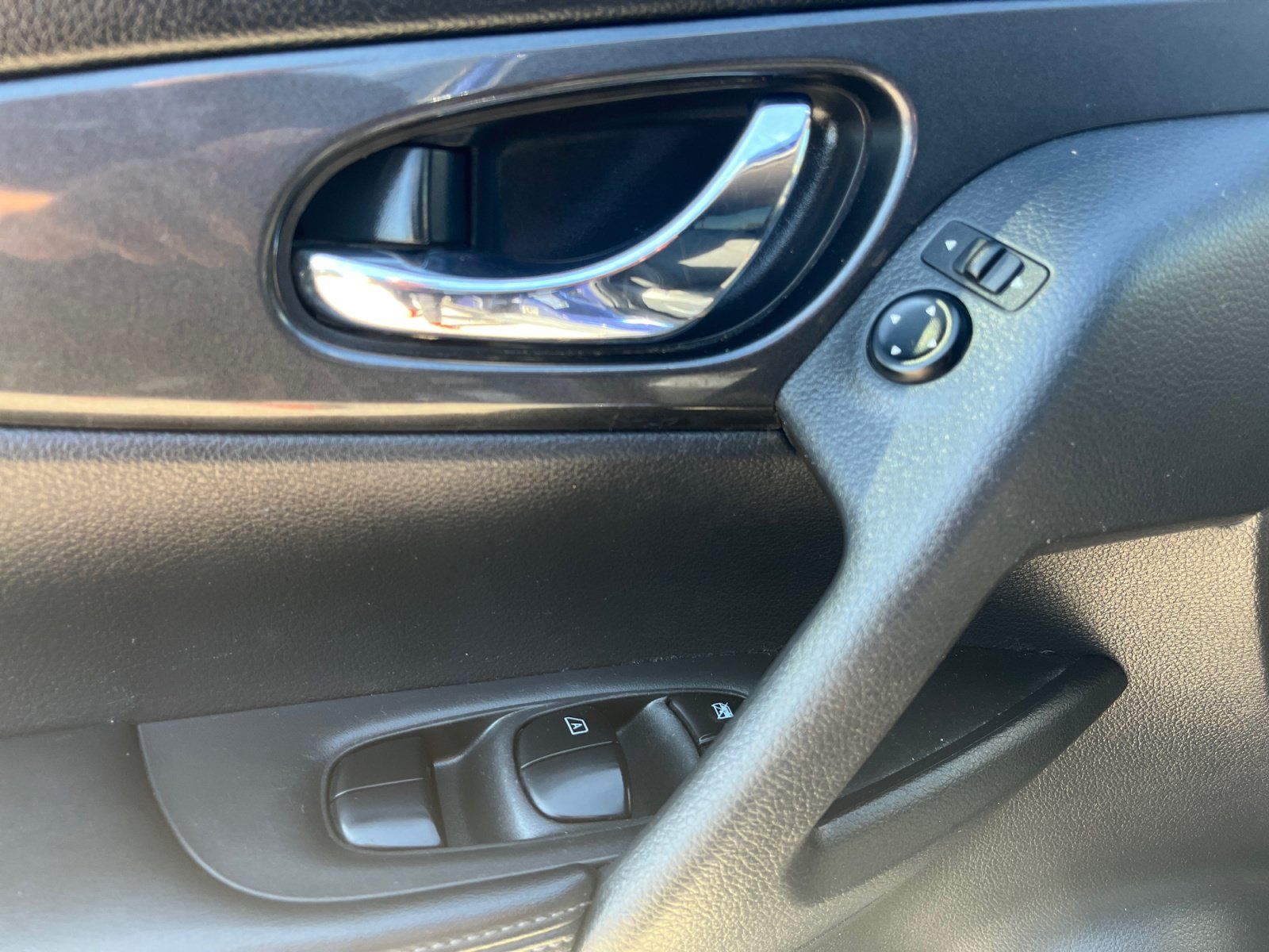 Used 2019 Nissan Rogue SV FWD image 17