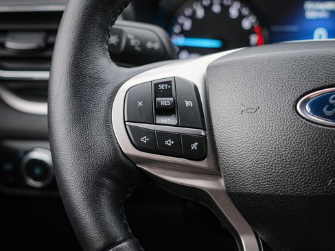 Used 2022 Ford Explorer XLT w/ Equipment Group 202A image 19