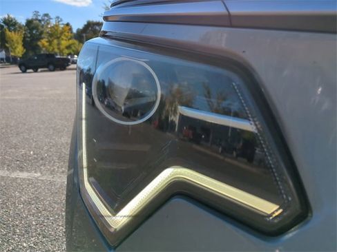 Used 2023 Kia Niro EX Touring image 10